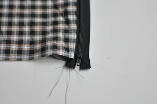  |  Easy Zipper Pouch Tutorial featured by top US lifestyle blog, Design Mom: image a zipper pouch being made