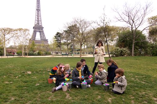 Easter Egg Hunt at Eiffel Tower03