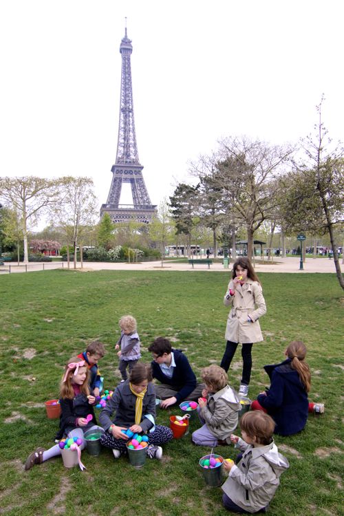 Easter Egg Hunt at Eiffel Tower04