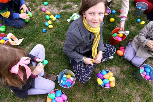 Easter Egg Hunt at Eiffel Tower08