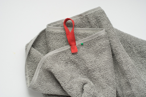 DIY: Color Coded Towels. Assign a color to each family member and say goodbye to towel confusion in shared bathrooms!