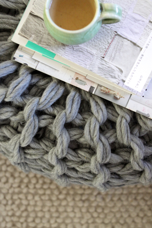 floor-pour-design-mom-knitting-without-needles1