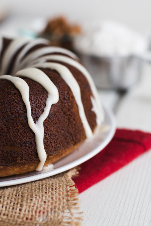 Make-Ahead Sour Cream Coffee Cake | Design Mom