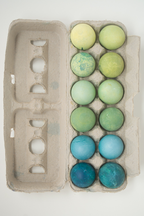 Easy Natural Dye Easter Eggs: Turmeric & Cabbage for Green
