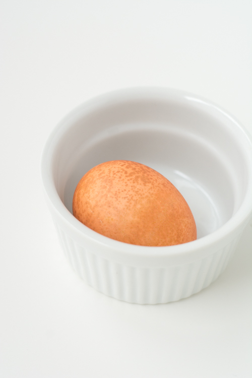 Easy Natural Dye Easter Eggs: Use Onion for Orange
