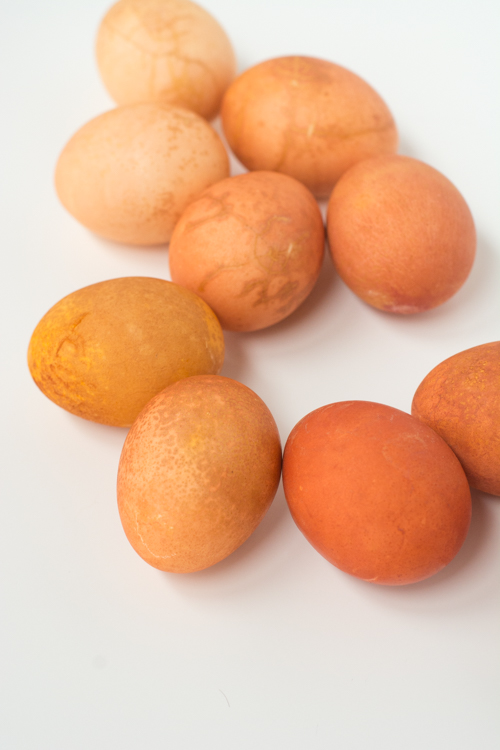 Easy Natural Dye Easter Eggs: Use Onion for Orange