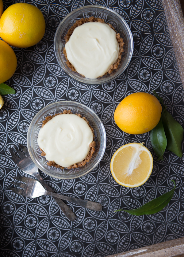 Tart dadih lemon mini yang kaya dan lembut - untuk dua orang!